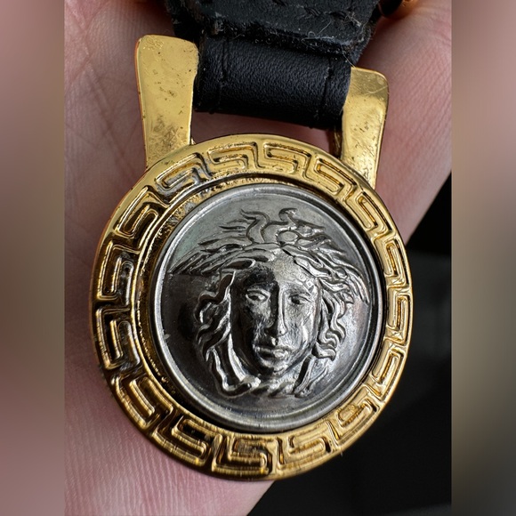 LOT 1435 24K gold plated Versace key ring - Picture 10 of 15